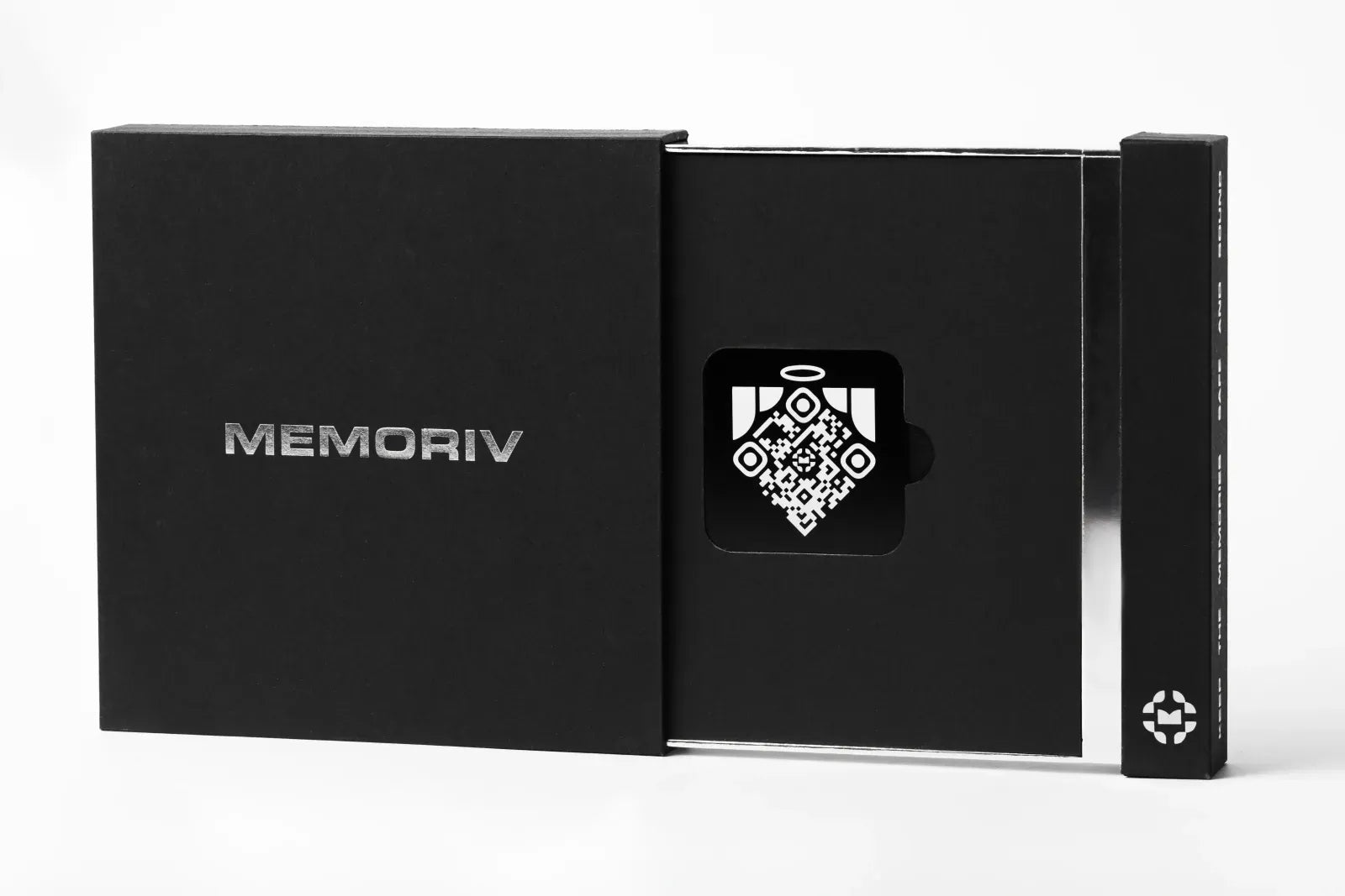 Memoriv medallion in gift-quality packaging