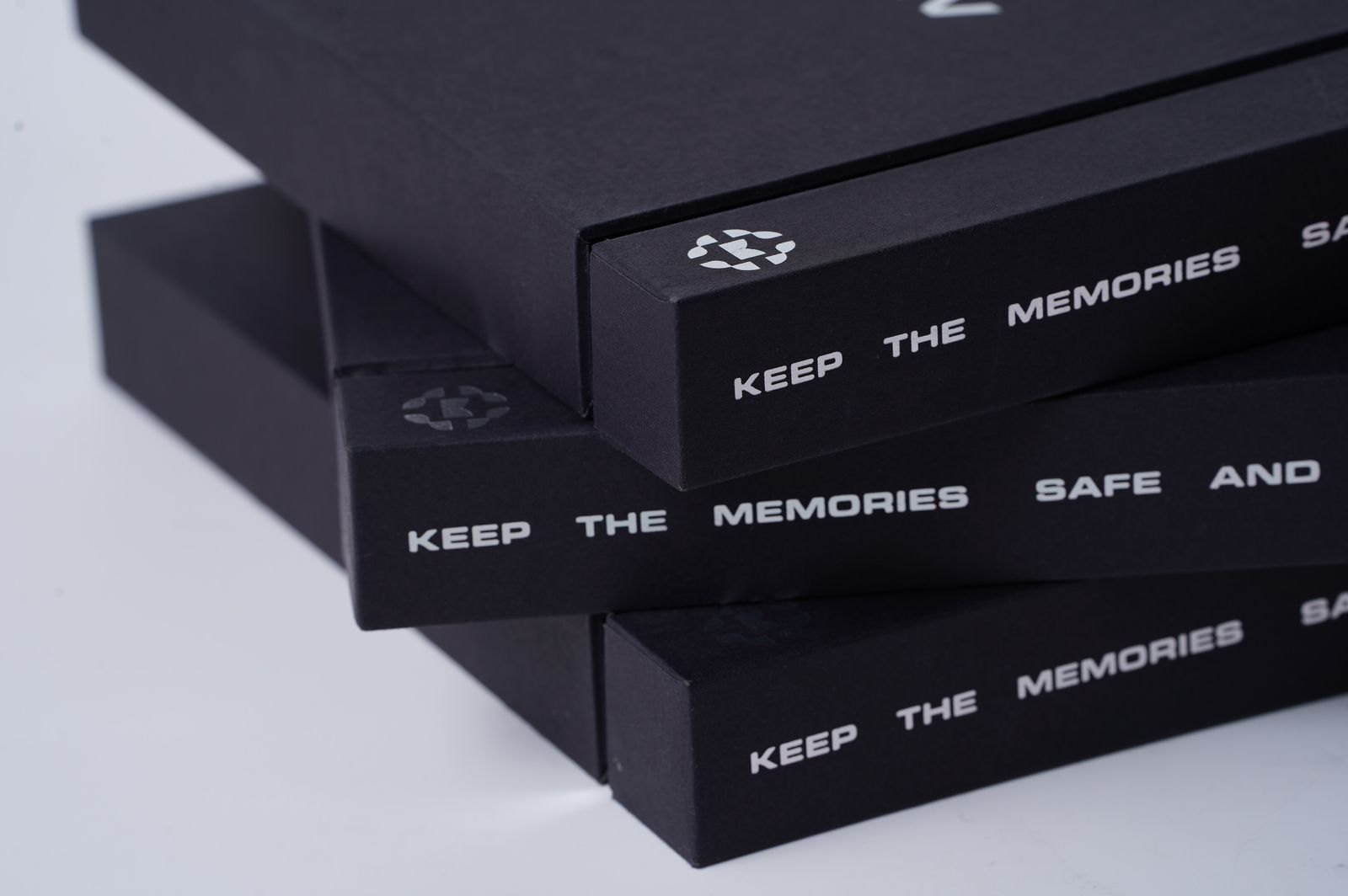 Memoriv packaging with Keep the memories safe and sound message