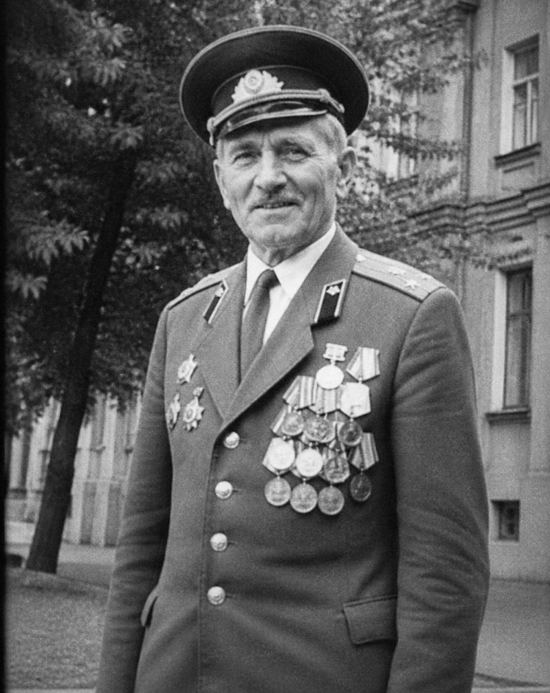 A veteran in his dress uniform